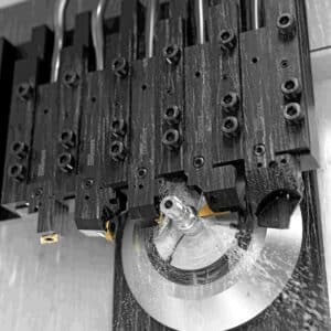 Pidinjärjestelmä sujuvampaan pienten kappaleiden koneistukseen: QS™ Micro takaa ylivertaisen tarkkuuden pitkäsorvausautomaateissa.