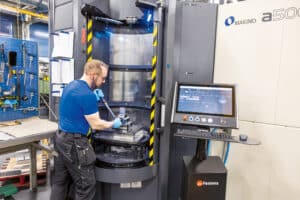 TeknoCompin automatisoitu 5-akselinen työstökeskus tarjoaa moninkertaista tehokkuutta.