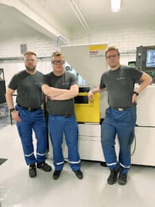 Fanuc-lankasaha ja Hiomopalvelu Jussi Oy:n henkilökuntaa.