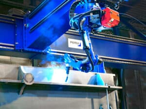 PEMA-robottiasema suurten kappaleiden hitsaukseen.